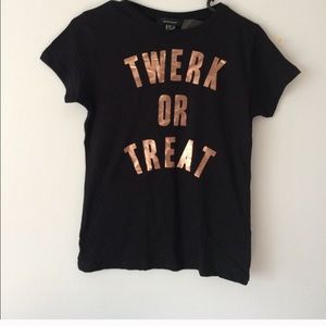Atmosphere Halloween graphic t "Twerk or treat” 4